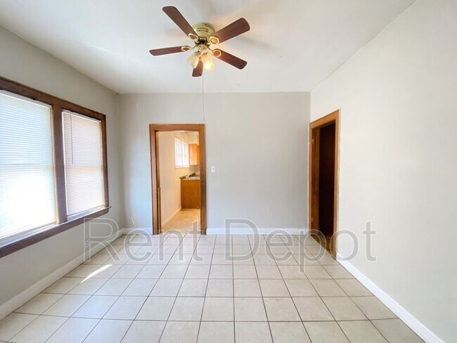 Building Photo - 416 E Riverside Dr
