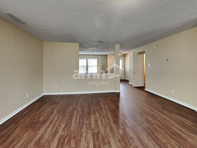 Foto del edificio - 2301 Edgewater Cir