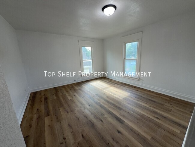 Foto del edificio - 802 1st Ave W