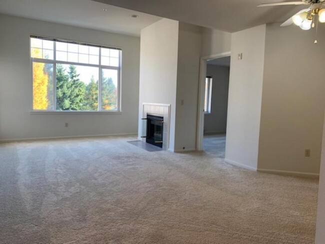 Building Photo - 2 bedroom in Bellevue WA 98005