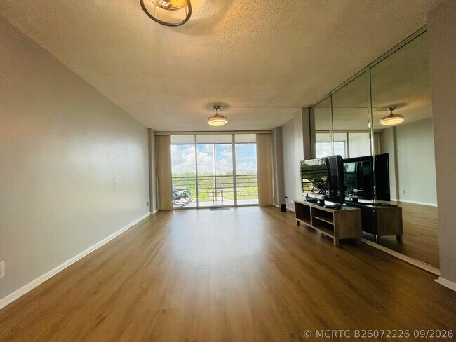Building Photo - 109 Royal Pk Dr
