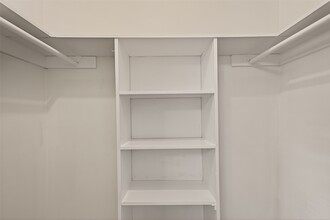 Building Photo - 7714 Renwick Dr