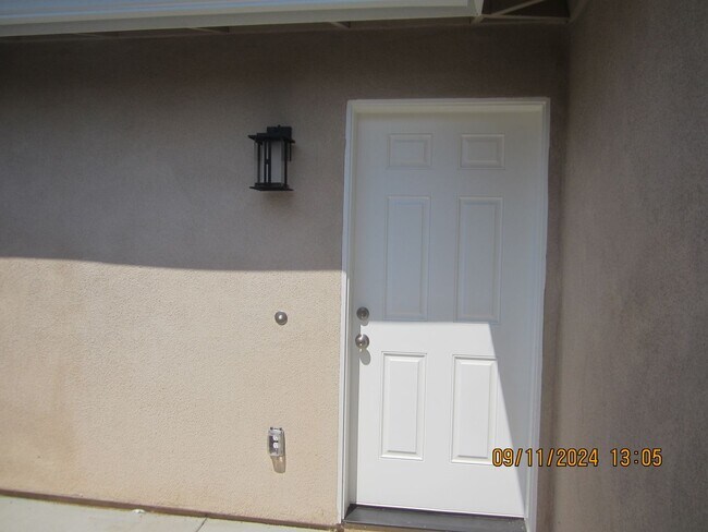 Building Photo - BRAND NEW 1 BEDROOM DOLL HOUSE!!