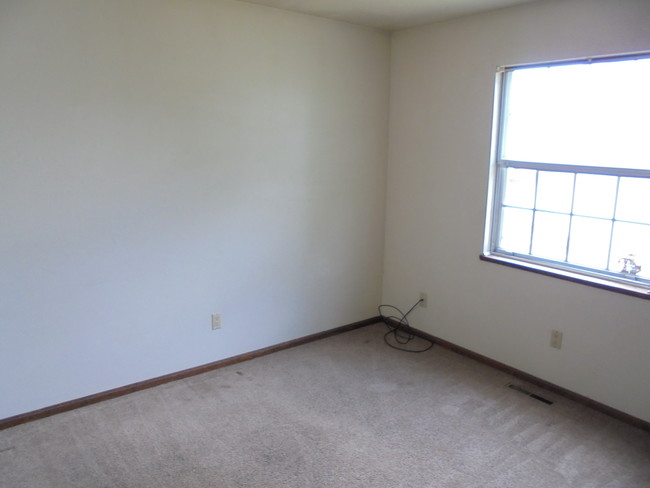 Building Photo - 907 Napoleon Rd