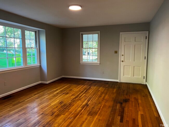 Building Photo - 608 Dennis Ave