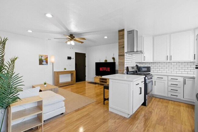 Foto del edificio - 4262 Wilson Ave