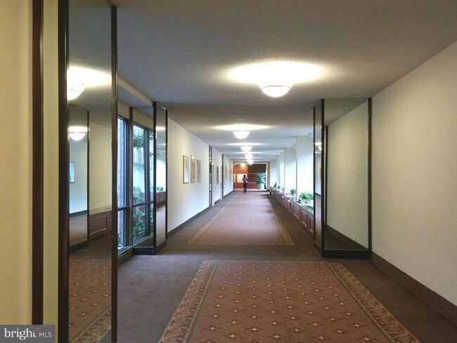 Foto del edificio - 3709 S George Mason Dr