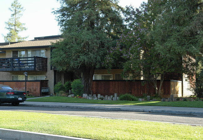 Building Photo - Oak Brook Apartments