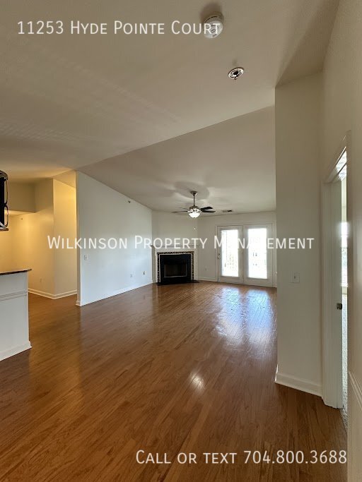 Foto del edificio - 2BD/2BTH Top Floor Condo in Hyde Park