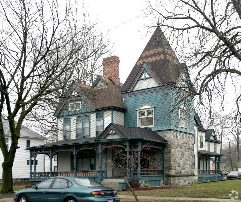 207 N Hamilton St, Ypsilanti, MI 48197 Apartments in Ypsilanti, MI