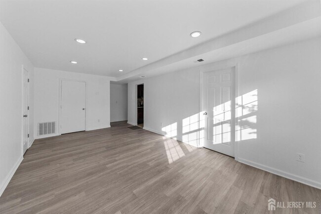 Foto del edificio - 125 College Dr