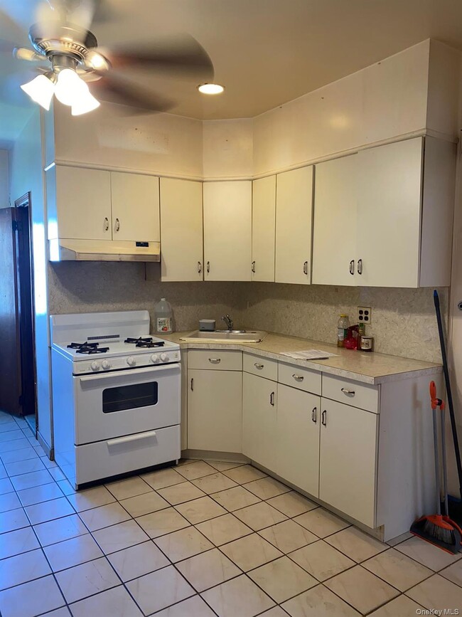 Building Photo - 74-51 64th Pl