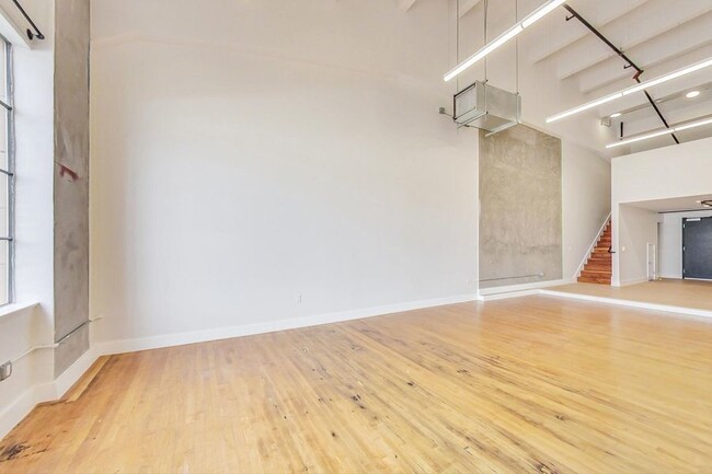 Building Photo - Beautiful loft with vaulted ceilings and l...