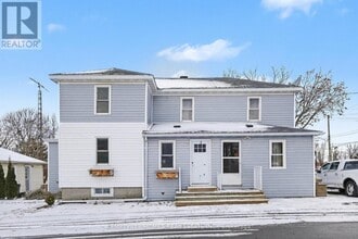 Building Photo - 803-803 St Lawrence St