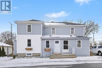 Building Photo - 803-803 St Lawrence St
