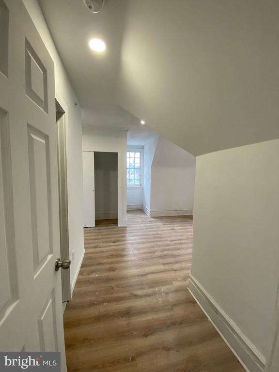 Foto del edificio - 260 W Johnson St