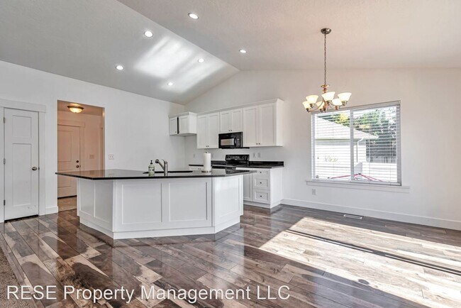 Building Photo - 6 br, 3 bath House - 153 N 150 W