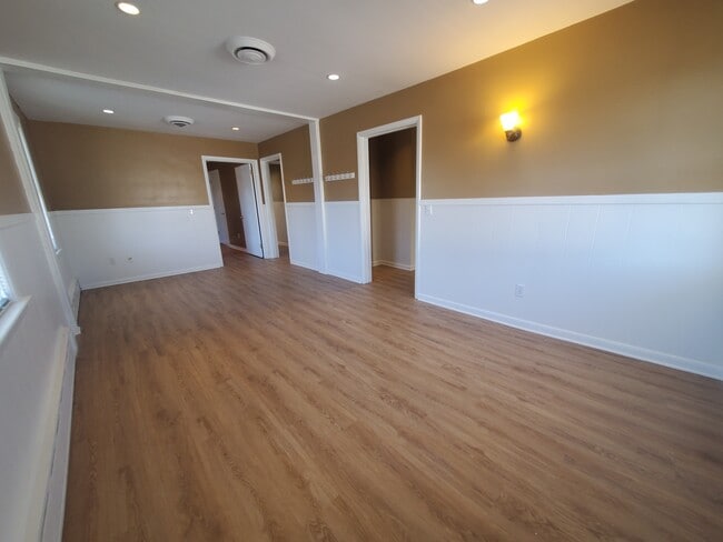 Building Photo - 158 East Ave