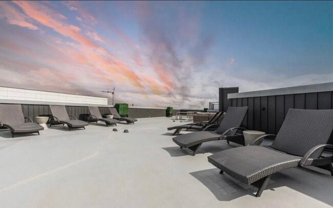 Building Photo - 1836 E York St