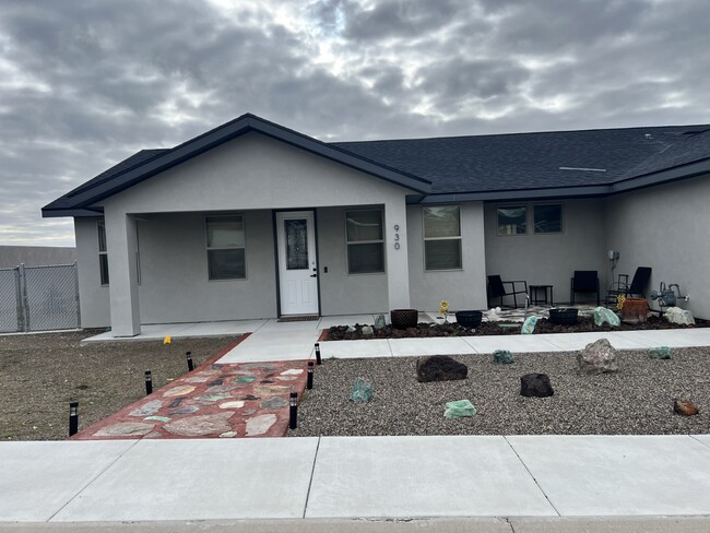Foto del edificio - 930 Lonnie Ln