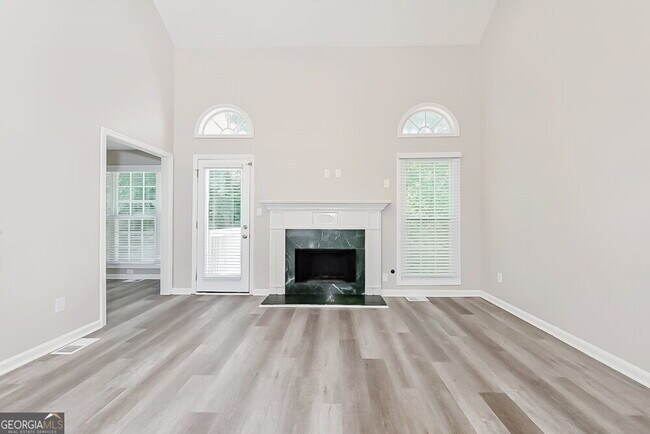 Foto del edificio - 130 Harbour Lake Dr
