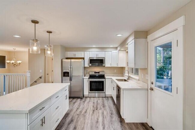 Building Photo - 7507 66th Avenue West, Lakewood, WA, 98499