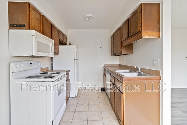 Building Photo - 373 Geneva St