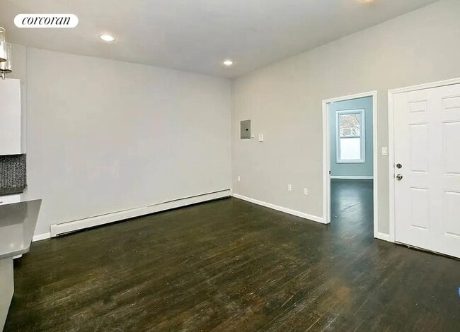 Building Photo - 1296 Putnam Ave