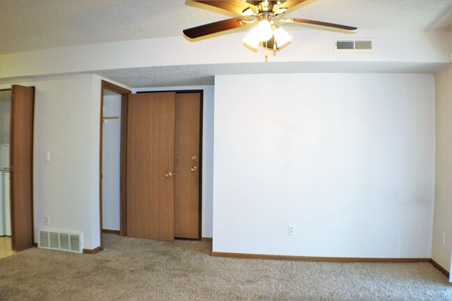 Building Photo - $1,125 | 2 Bedroom, 1 Bathroom Condo | Pet...