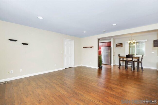 Foto del edificio - 5055 Collwood Blvd