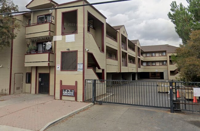 Building Photo - 1845 Robin Ln