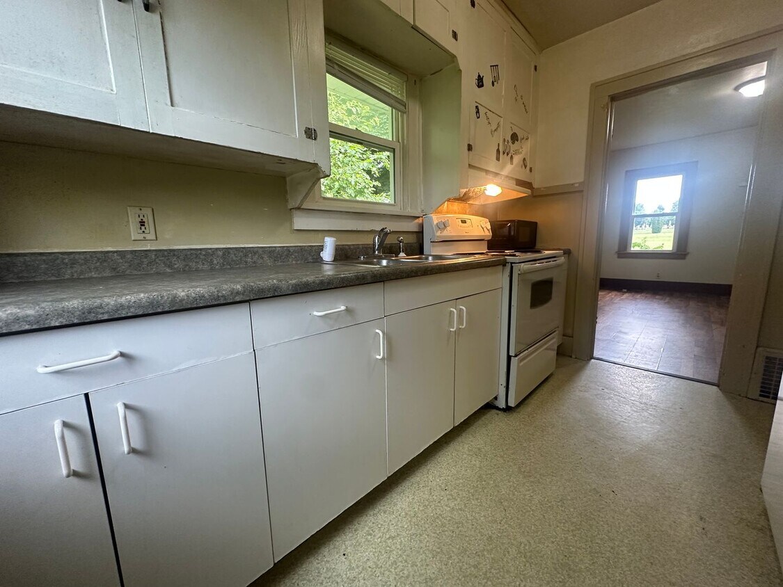 Foto principal - 2 bed, 1 bath home for rent in Waterloo