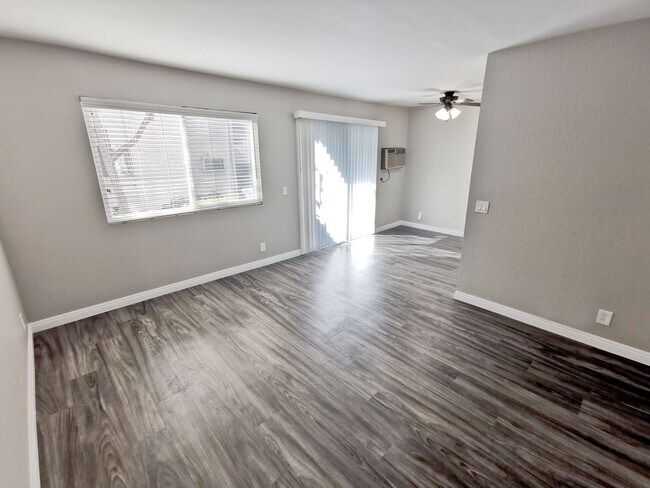 Foto del edificio - 2 bed 1 bath in Mira Mesa