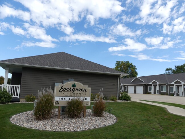 Building Photo - Evergreen Townhomes