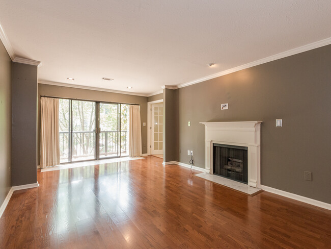 Sala de estar - 4217 Pine Heights Dr NE