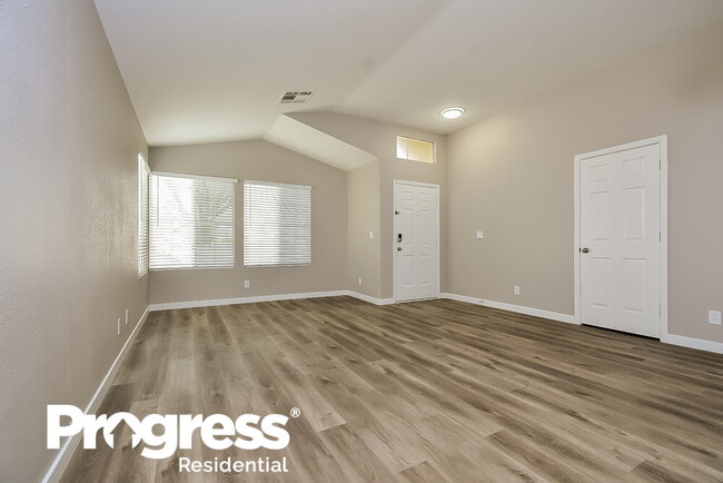 Foto del edificio - 5105 Greenspun Dr