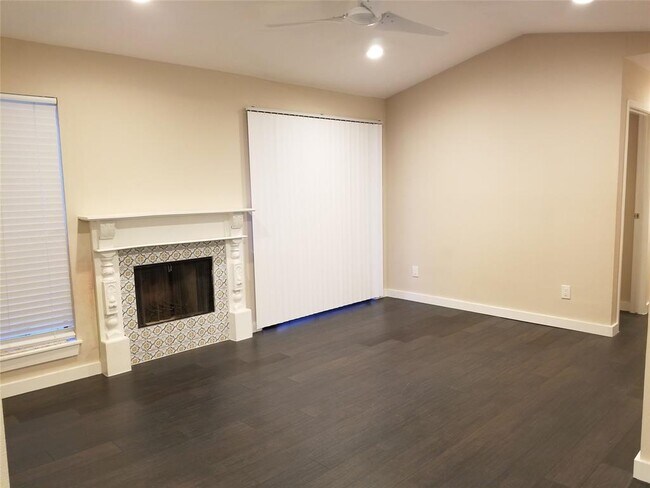 Building Photo - 6602 Harbor Town Dr