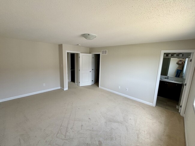 Building Photo - 183 Windance Cres