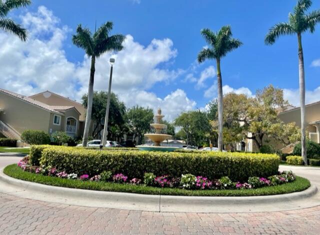 Foto del edificio - 284 Village Blvd