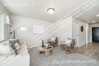 Building Photo - 447 S Cliff Ave
