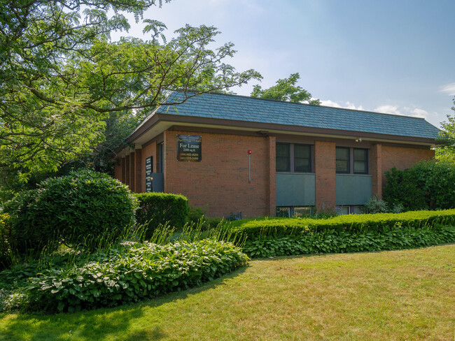 Building Photo - 130 Waterman St