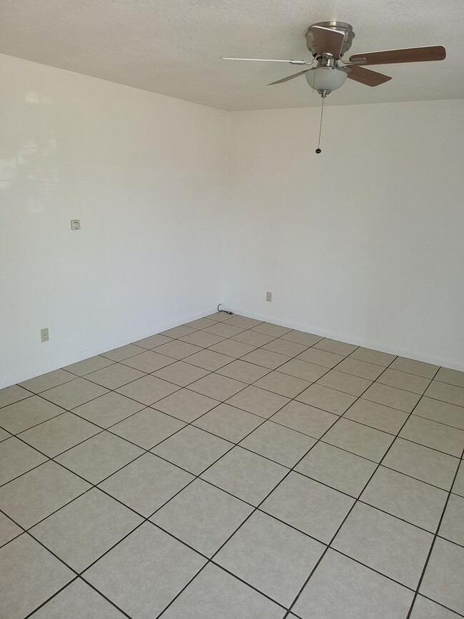 Building Photo - Birdwell Triplex