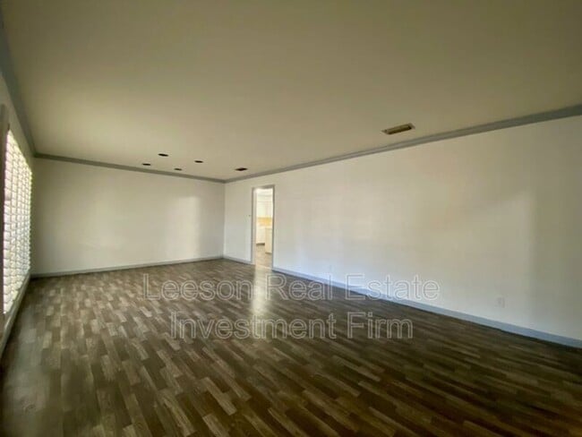 Building Photo - 6209 Elgin St