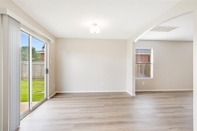 Building Photo - 202 Woodley Rd