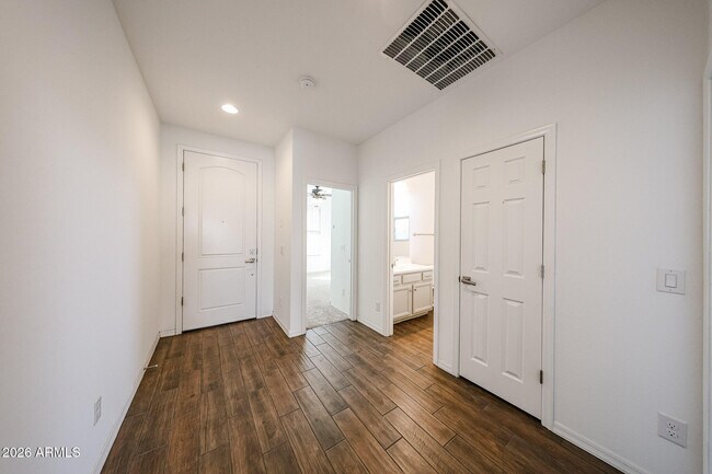 Foto del edificio - 2306 E Branham Ln