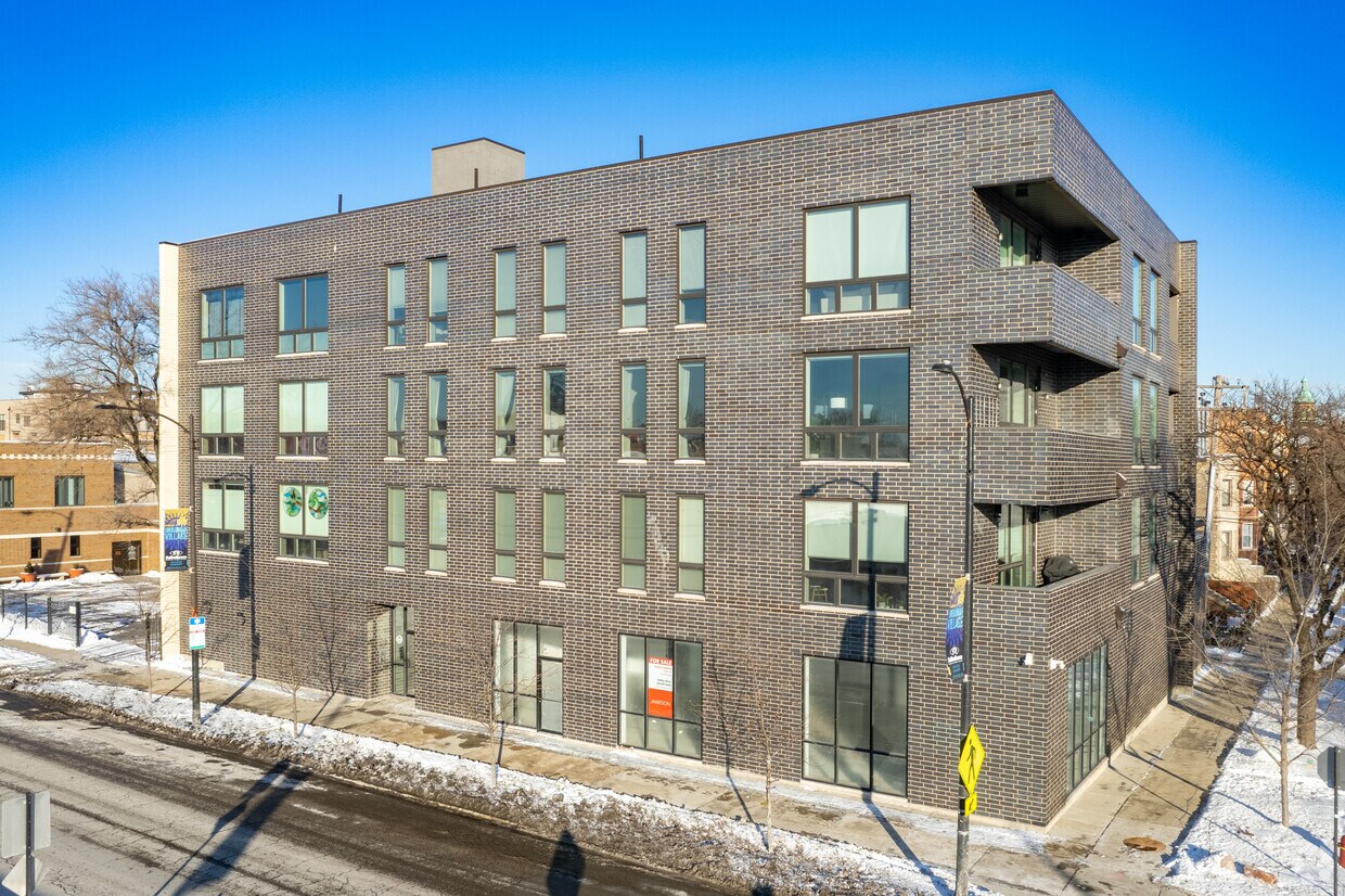 Building Photo - 707 N Western Ave