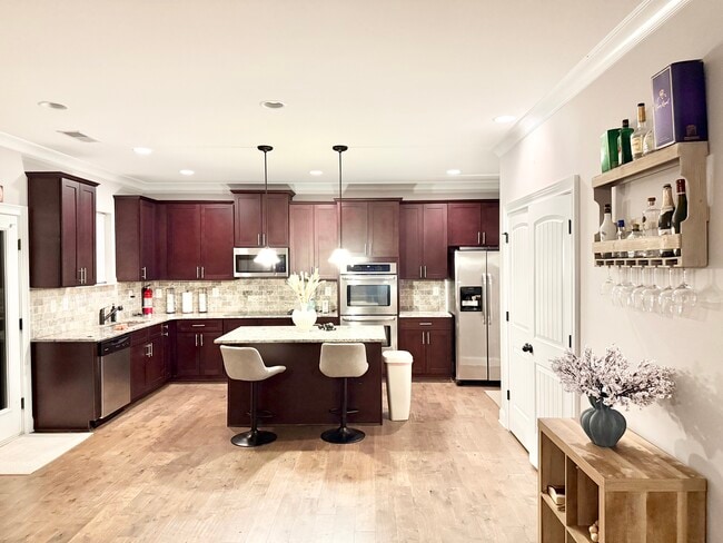 Building Photo - 819 Burch Creek Dr