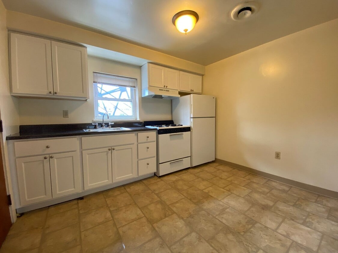 Foto principal - Stunning Two Bedroom Apartment with Ample ...