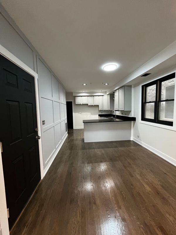 Building Photo - 3316 N Damen Ave