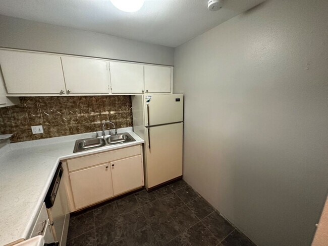 Foto del edificio - 1 Bedroom Condo *Half off first months rent*